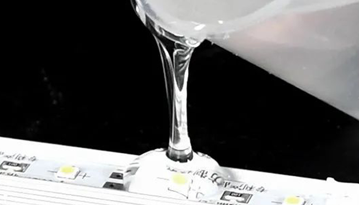 【有機矽粘接膠】在照明行業應用中常基材開裂的原因？